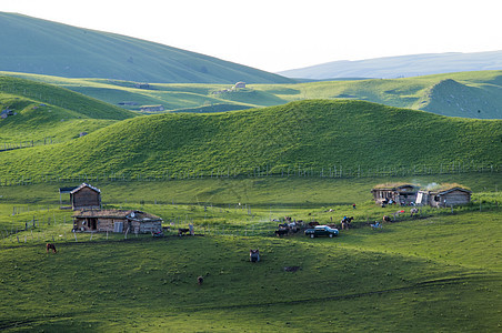 新疆草原牧场山地图片