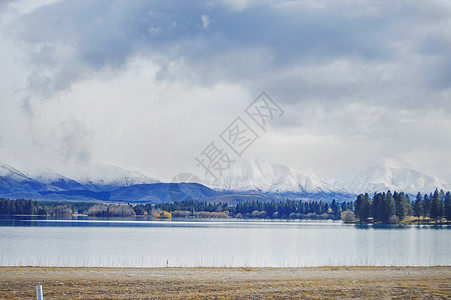 新西兰南岛雪山湖泊背景图片