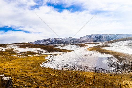 冬天的青海雪山风光图片