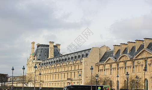 法国巴黎卢浮宫外景图片