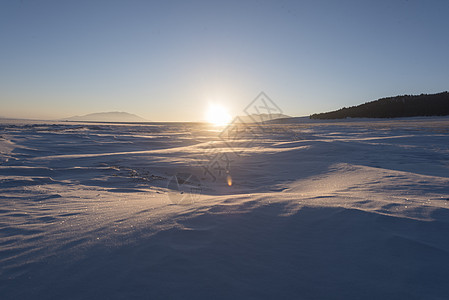 冬季新疆雪景日出图片