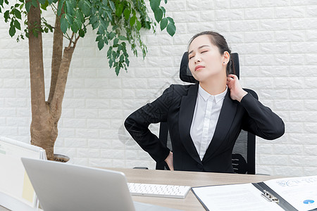 商务女性肩颈酸痛图片