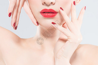 女性美妆红唇美甲图片