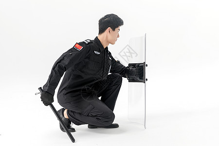 保安使用盾牌警棍动作图片素材