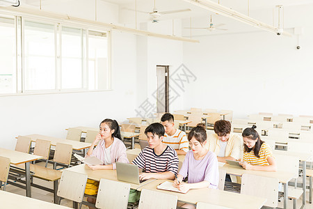 大学生在教室听课背景图片