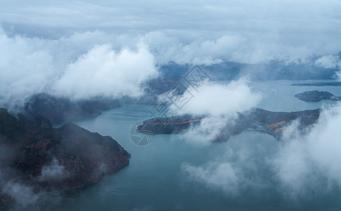 桓仁五女山在水一方背景