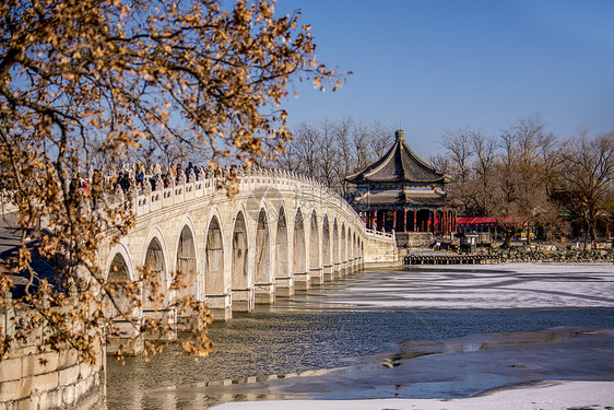 颐和园十七孔桥的冬天雪景图片