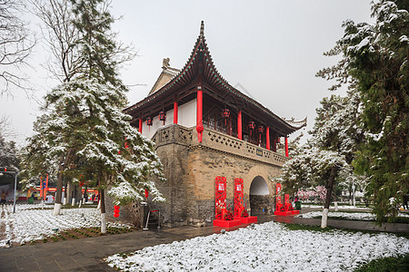 新年中的小雁塔景区建筑背景图片