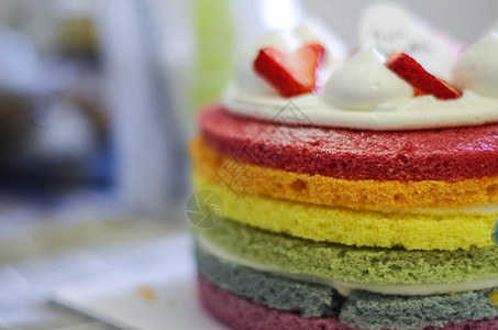 彩虹蛋糕甜点图片