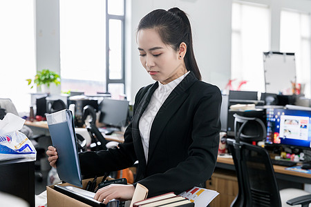 职场女性离职图片素材