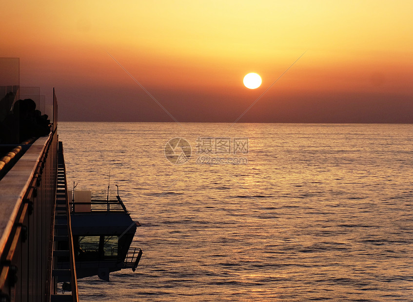 邮轮游太平洋黄昏日落景象图片