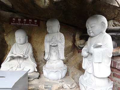 韩国釜山的小和尚石雕背景图片