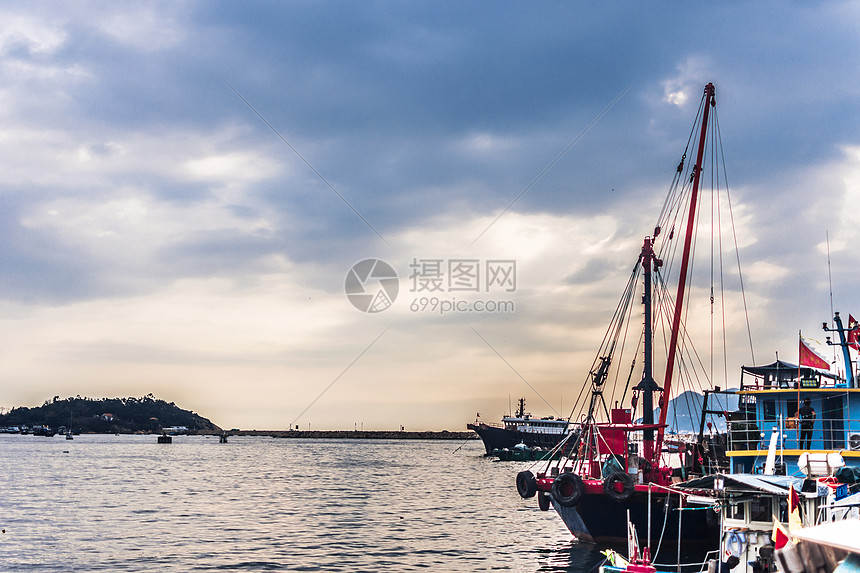 海边船舶天空 图片