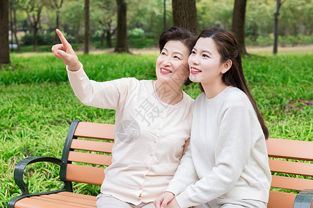  母女户外休闲图片