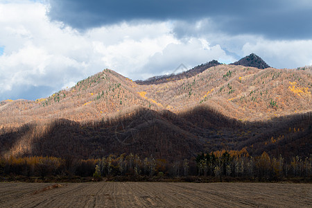 秋天山脉图片