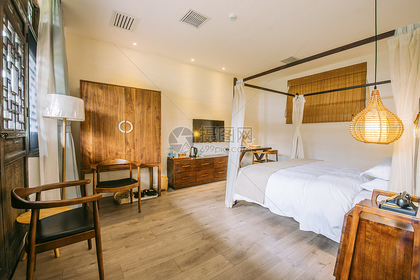 Mid-range accommodation in ancient city, quiet environment