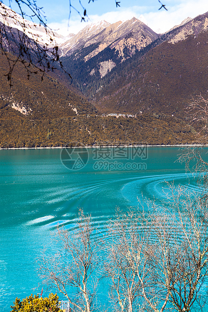 西藏林芝巴松措湖风景图片