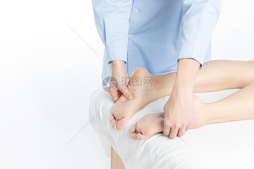 女性足底按摩高清图片下载 正版图片 摄图网