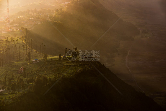 印尼梦幻火山日出图片