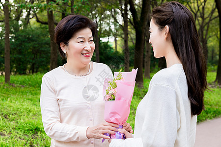 粉色康乃馨花束女儿送妈妈鲜花背景