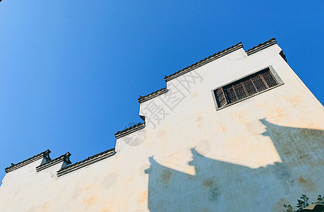 蓝天下的徽派建筑背景图片