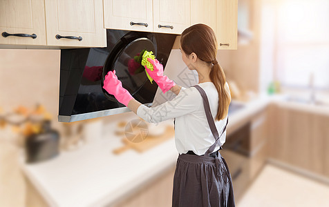 杂物收纳打扫厨房卫生的妇女设计图片