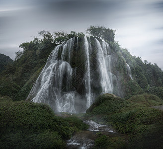 三叠泉瀑布雨林瀑布背景