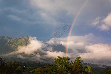 印尼布洛莫火山印尼布洛莫双彩虹背景