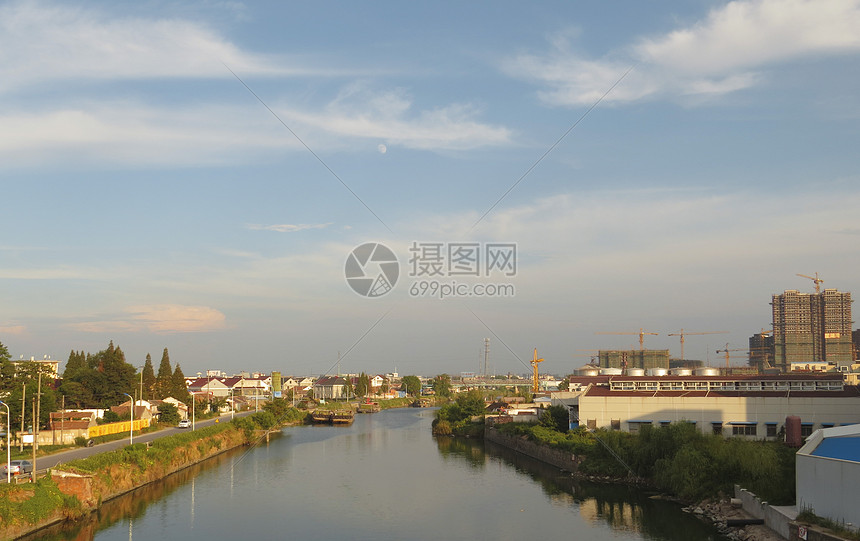 夕阳下的郊外田园风景图片