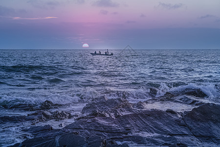 涠洲岛出海渔民海水高清图片素材