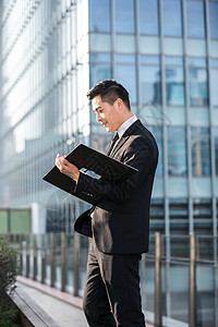 年轻商务男士图片