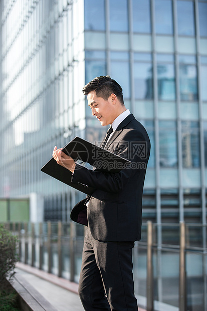 年轻商务男士图片