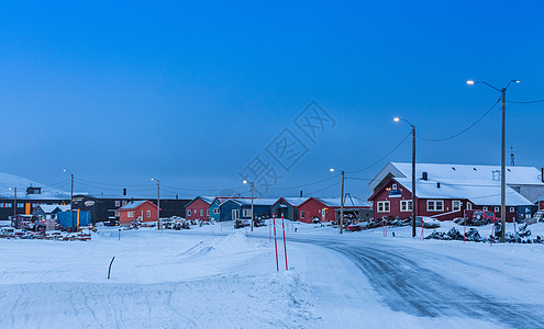 北极城市朗伊尔城城市夜景图片