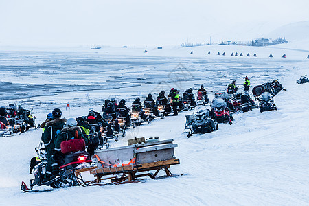 北极户外雪地摩托探险图片