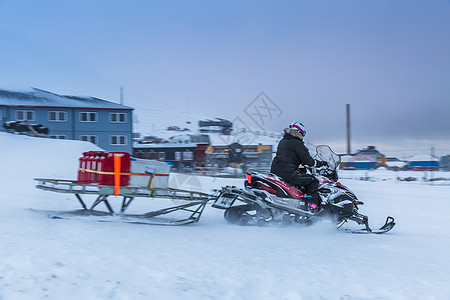 北极户外雪地摩托探险图片