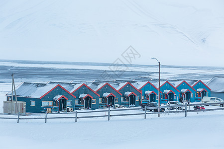 北极城市朗伊尔城冬季城市雪景图片