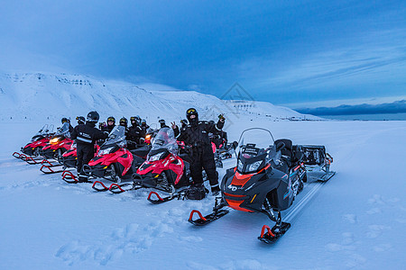 冬天北极户外雪地摩托探险背景