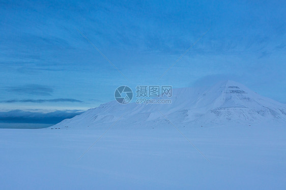 北极壮观的冰原雪山图片