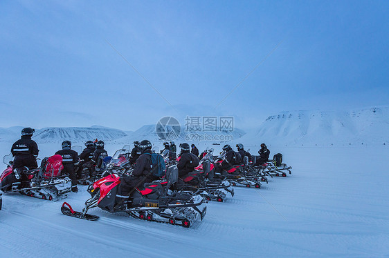 北极户外雪地摩托探险图片