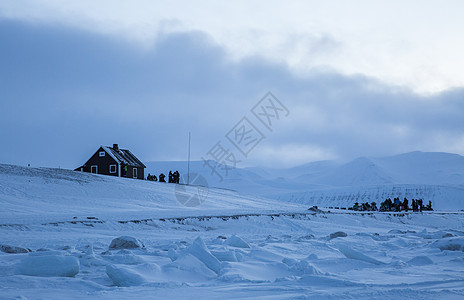 冬季壮观的北极雪山风光图片