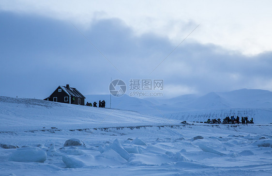 冬季壮观的北极雪山风光图片