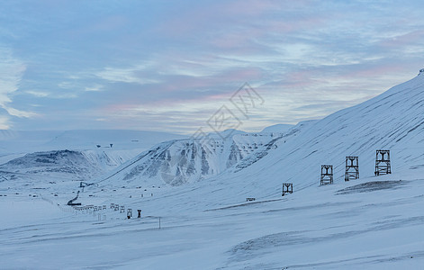 北极冬季壮观的雪山风光图片
