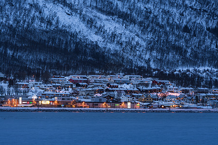 北极圈著名旅游城市特罗姆瑟城市夜景图片