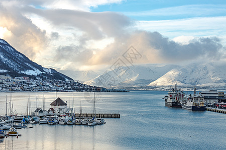 挪威城市北极之门特罗姆瑟旅游城市风光背景