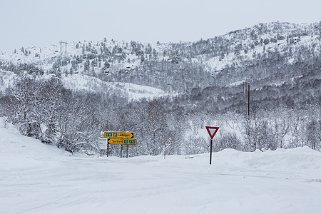 挪威北极圈冬季雪景图片
