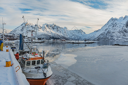 挪威冬季峡湾风光图片