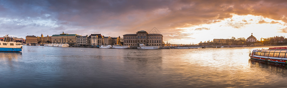 瑞典首都斯德哥尔摩城市日出全景图背景