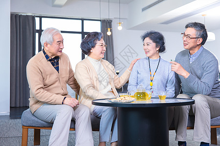 老年人喝茶中老年人家庭聚会背景