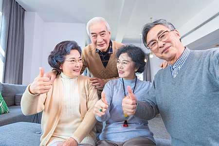 中老年人合影自拍动作高清图片