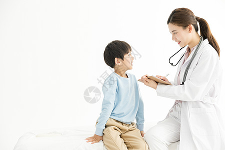 儿童体检男孩医生高清图片